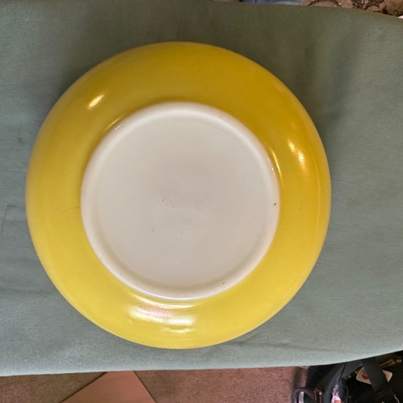 Vintage Pyrex 9"Yellow Mixing Bowl - Picture 3 of 3